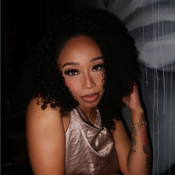 Meet your Posher, Kay - Picture 1 of 1